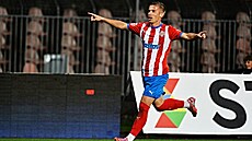 Martin Rymarenko ze Zbrojovky Brno se raduje z branky v pohárovém zápase s...