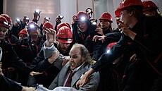 Evan LeRoy Johnson (Idomeneo) a sbor v inscenaci Mozartova Idomenea v pra�ské...