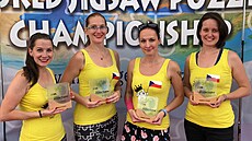 PuzzleQueens s trofejí.