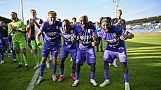 Hrái Karviné slaví vítzství na pd Slovácka.