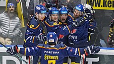 Hrá�i �eských Bud�jovic slaví trefu do sít� Brna.