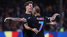 Rumun David Miculescu slaví svoji branku v prvním kole Evropské ligy.