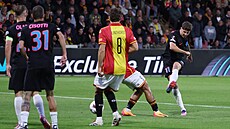 Miculescu stílí na hiti nizozemského týmu Go Ahead Eagles branku v prvním...