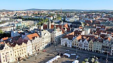 Pohled z v�e chrámu svatého Bartolom�je na Nám�stí Republiky a na jihovýchod...