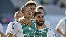 Jablonetí fotbalisté se radují z druhé promnné penalty Jana Chramosty.