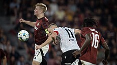 Pesná hlavika útoníka Matje Vydry a Plze se na Spart ujímá vedení 1:0.