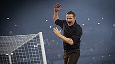 Sparanský trenér Brian Priske bujae slaví vítzství ve lágru fotbalové ligy...