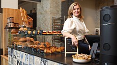 Za svou vá�ní k peka�in� a cukra�in� se Lucie Cais Steblová vydala a� do...