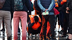 Migranti se pokou�ejí p�ekro�it Laman�ský pr�liv ze severní Francie. (26. zá�í...