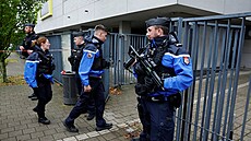 trnáctiletý student pobodal uitelku ve kole u francouzského trasburku, poté...