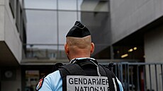 trnáctiletý student pobodal uitelku ve kole u francouzského trasburku, poté...