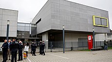 trnáctiletý student pobodal uitelku ve kole u francouzského trasburku, poté...