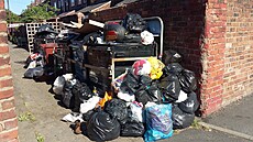 V britském Manchesteru místní obyvatelé vyistili uliku, která byla roky...