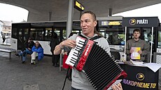 Pedvolební kampa PIRÁTI. Na pivo se Zdekem Hibem a Ivanem Bartoem. (24....