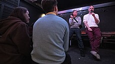 Pedvolební kampa PIRÁTI. Na pivo se Zdekem Hibem a Ivanem Bartoem. (24....