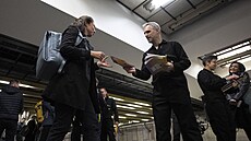 P�edseda Pirát� Zden�k H�ib vyrazil s dal�ími �leny strany v protikorup�ních...