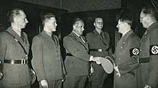 Adolf Hitler na liberecké radnici v prosinci 1938.