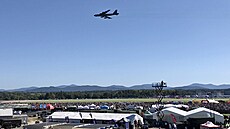 Americký bombardér B-52H Stratofortress prolétá b�hem Dn� NATO v Ostrav� nad...