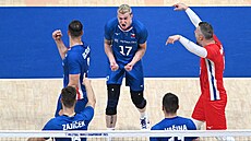 Marek �otola (17) zachra�uje skóre v záv�ru druhého setu.
