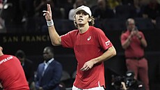 Alex de Minaur se raduje z vítzství nad Jakubem Meníkem.