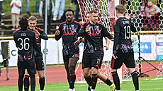 Fotbalisté Sparty se radují ze vstelené branky ve tetím kole MOL Cupu proti...