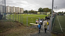 Nové Sady oslavovaly vy�azení Sigmy. V �erveném je branká� Zden�k Kofro�