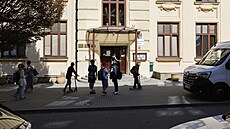 Základní škola Sirotkova v Brně zavedla přísnější pravidla pro oblékání žáků....