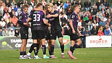 Radost fotbalist Slavie v pohárovém utkání v Brozanech, stelcem gólu Ondej...