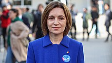 Moldavská prezidentka Maia Sanduová bhem parlamentních voleb v Kiinv (28....