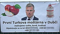 Na plot u nepovolené stavby, kterou na své zahrad postavil Filip Turek, se...