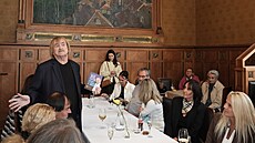 Poslanec za hnutí ANO, léka Julius piák, poktil novou knihu s názvem Nejen...