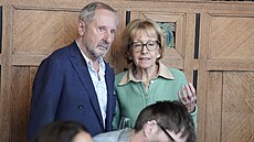 Poslanec za hnutí ANO, léka Julius piák, poktil novou knihu s názvem Nejen...