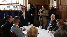 Poslanec za hnutí ANO, léka Julius piák, poktil novou knihu s názvem Nejen...