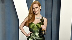 Jessica Chastainová v olivov zelené rób na veírku, který se tradin koná po...