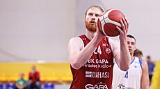Martin Roub z Hradce Králové p�i trestném hodu
