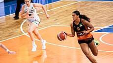 Skylar Treadwellová z Basketu Ostrava v zápase s KP Brno