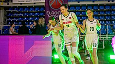 Tereza Halátková (20) z SB Ostrava nastupuje za doprovodu mladých...