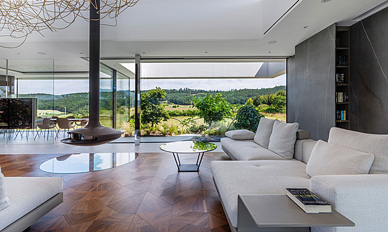 Krb je netradin umístný uprosted hlavního obytného prostoru, který vak...