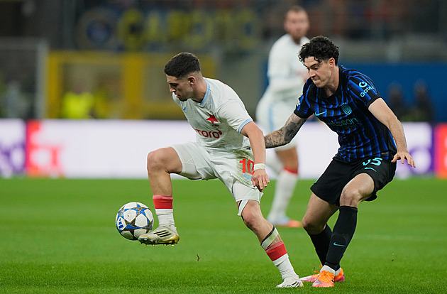 OBRAZEM: Slavia na San Siru padla. Triumf giganta režíroval Martínez, Staněk hrubě chyboval