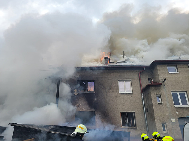 Poár zcela zdevastoval byty i stechu domu.