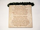 ��iny krajn� pravicových extremist� vyzývají k bd�losti,� apeluje pam�tní deska...