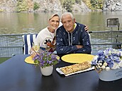 Helena Vondráková s manelem si na hausbótu pes léto krásn odpoinou.