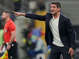 Cristian Chivu, kou fotbalist Interu, v utkání proti Slavii.