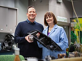 Ford vyuívá kávové slupky, které se oddlují od zrn pi procesu praení u...