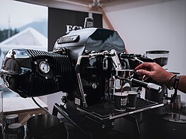 Výsledkem spolupráce BMW Motorrad s výrobcem kávovar ECM je Big Coffee Boxer,...