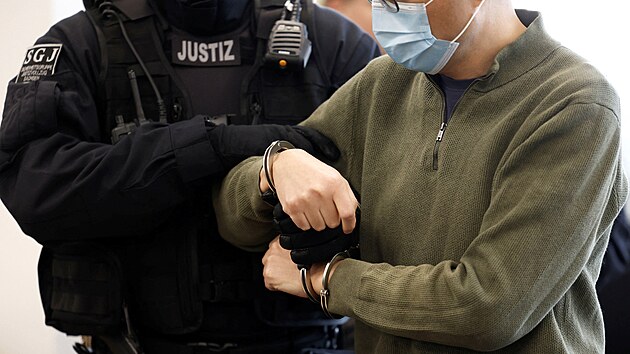 Na tyi roky a devt msc poslal soud v Dranech do vzen Jiana Gua, bvalho spolupracovnka poslance AfD Maximiliana Kraha. (30. z 2025)