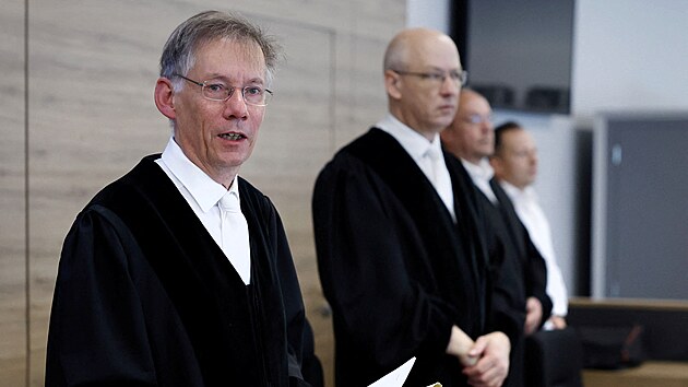 Na tyi roky a devt msc poslal soud v Dranech do vzen Jiana Gua, bvalho spolupracovnka poslance AfD Maximiliana Kraha. (30. z 2025)