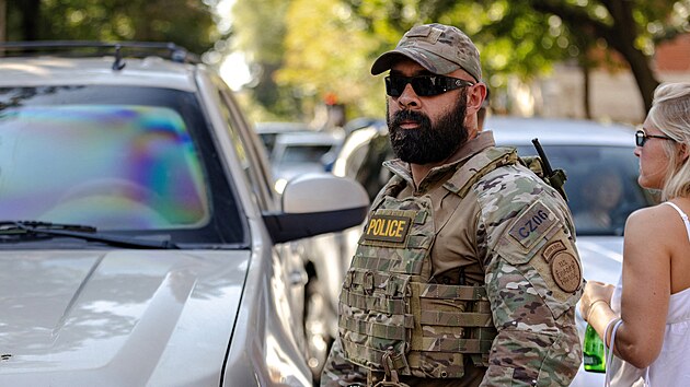 Federln agenti hldkuj v centru Chicaga. (28. z 2025)