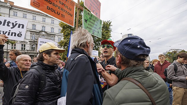 Na zvren happening k vyvrcholen kampan SPOLU v Brn dorazila i hrstka odprc. (30. z 2025)
