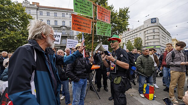 Na zvren happening k vyvrcholen kampan SPOLU v Brn dorazila i hrstka odprc. (30. z 2025)